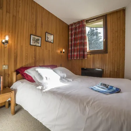 1850: 2 Pieces, Balcon Plein Sud, Parking - Fr-1-575-17